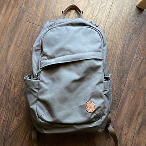 Gently used Räven 20 day pack Deep Forest Green
